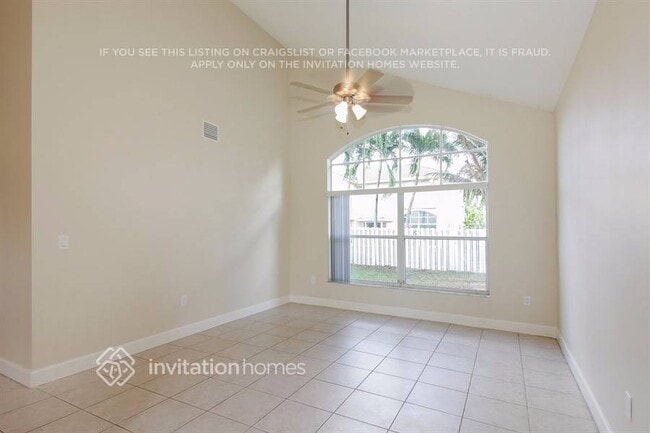 Foto del edificio - 19093 NW 12th Ct