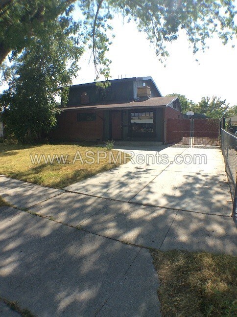 Primary Photo - 1141 N Capistrano Dr