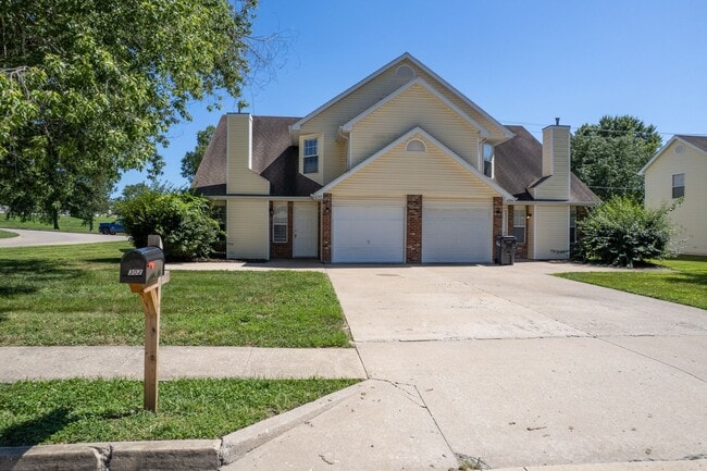 Building Photo - 4302-4304-4304 Cheryl Ct