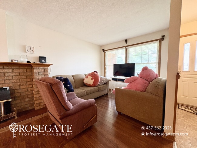 Building Photo - Spacious 2-Bedroom Main Level Apartment with Garage & Backyard – Welland