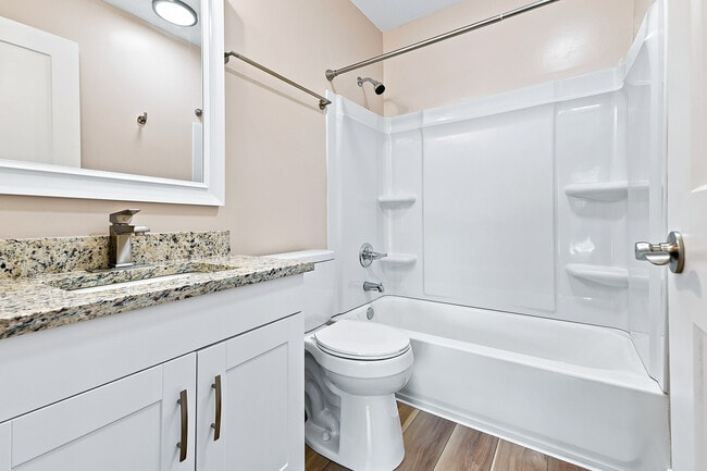 Newly Renovated - The Eyrie - Fire Unit - Eagles Eyrie Apartments