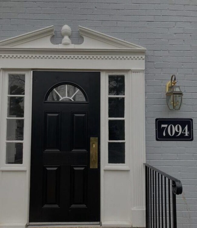 Foto del edificio - 7094 Spring Garden Dr