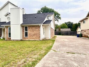 Building Photo - 2121 Stone Moss Ln