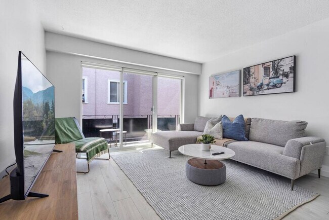 Photo du bâtiment - 1550 W 11th Ave