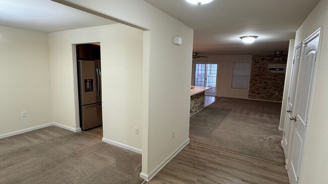 Building Photo - Spacious Three Story Transitional Home in ...