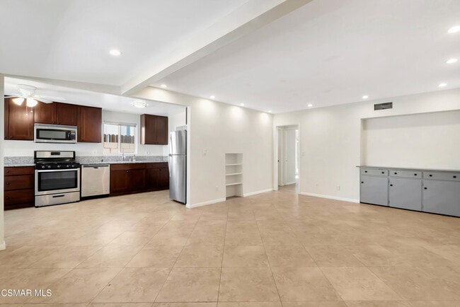 Building Photo - 7322 Lindley Ave