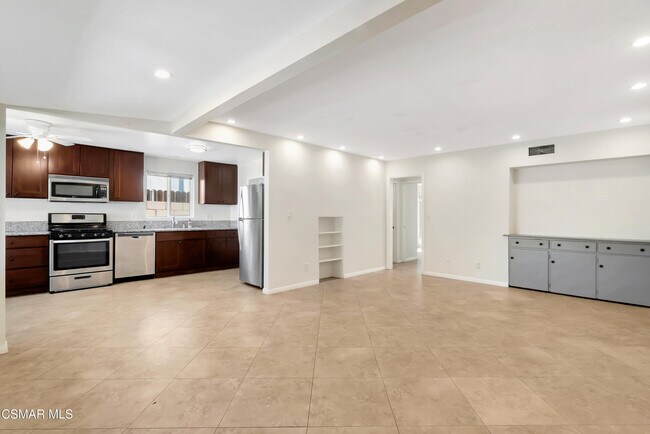 Foto del edificio - 7322 Lindley Ave