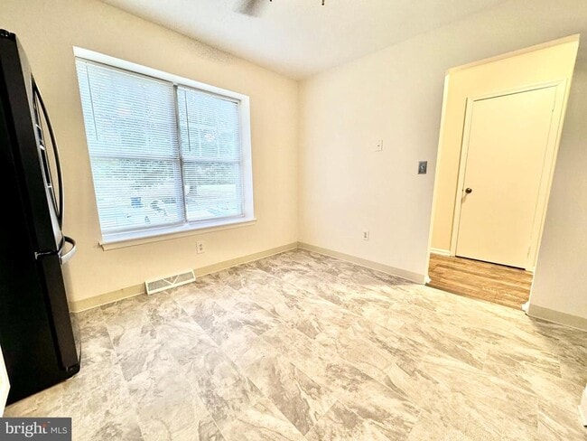 Foto del edificio - 7 Lamplighter Ln