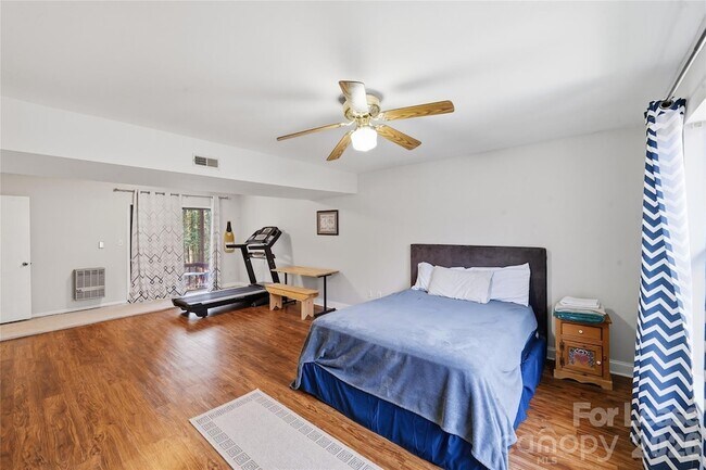 Building Photo - 6530 Thamesmead Ln