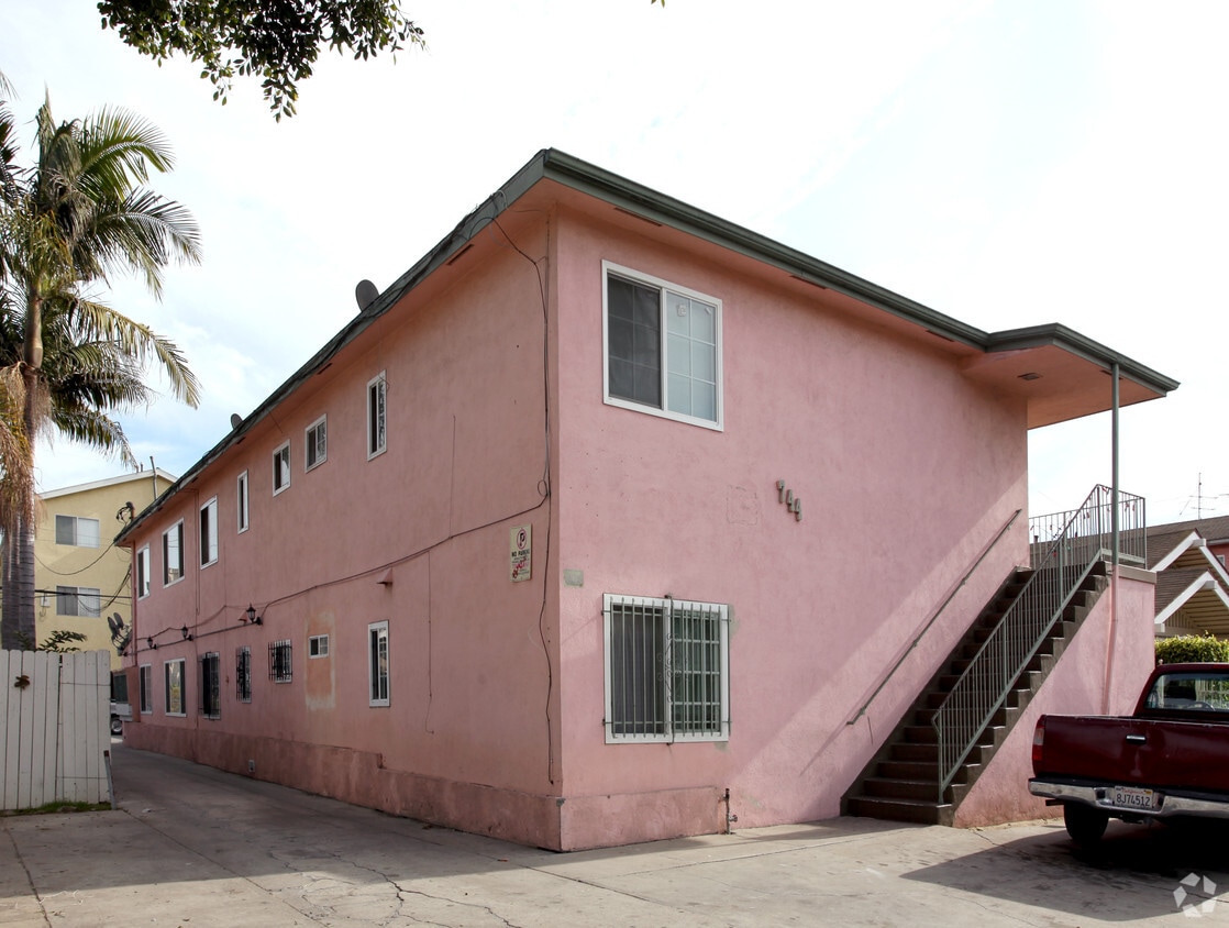 Building Photo - 744 Cherry Ave