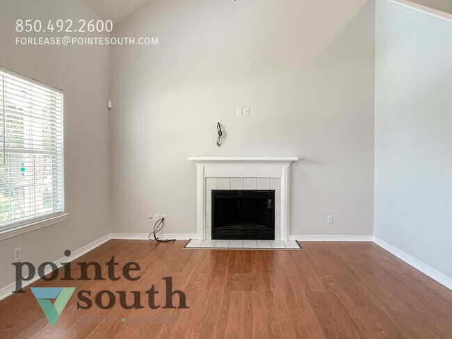 Foto del edificio - 7045 Weatherwood Dr