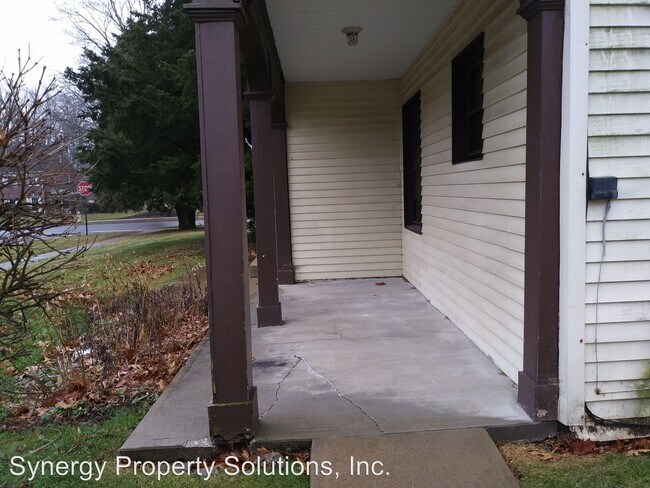 Building Photo - 560 W Townview Cir