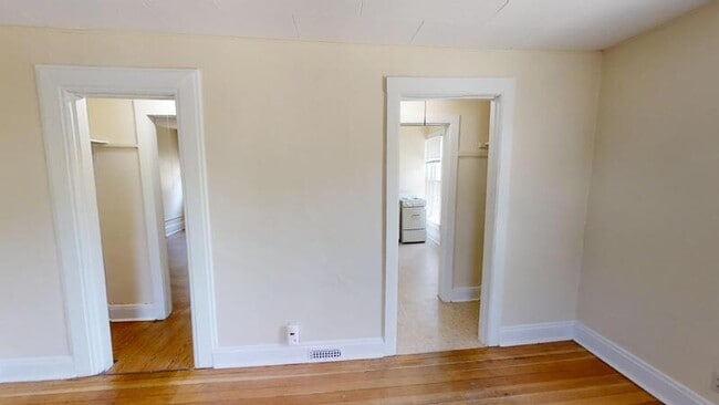 Building Photo - 406 N State St