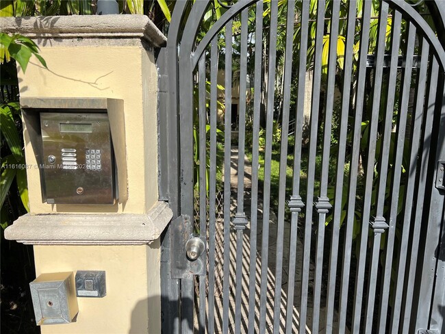 Foto del edificio - 1568 Meridian Ave