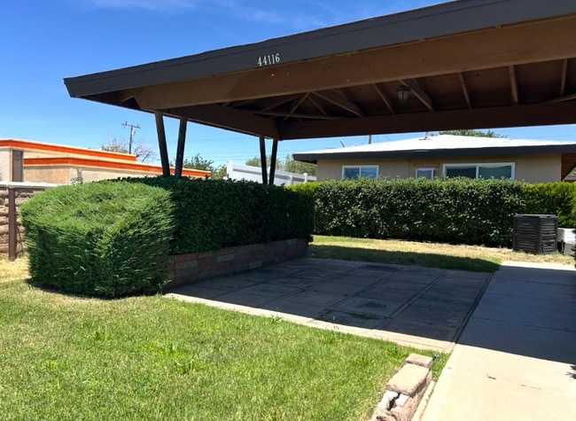 Building Photo - 44116 Division St