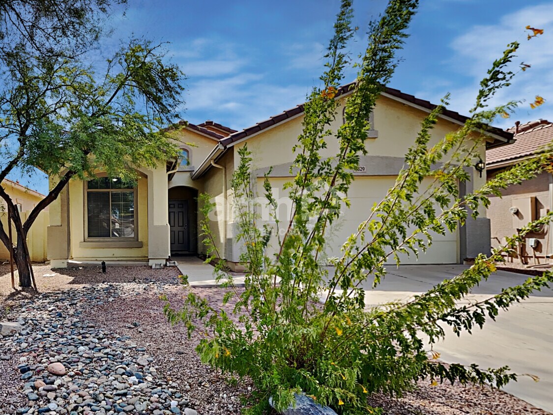 Foto principal - 8829 W Hilton Ave