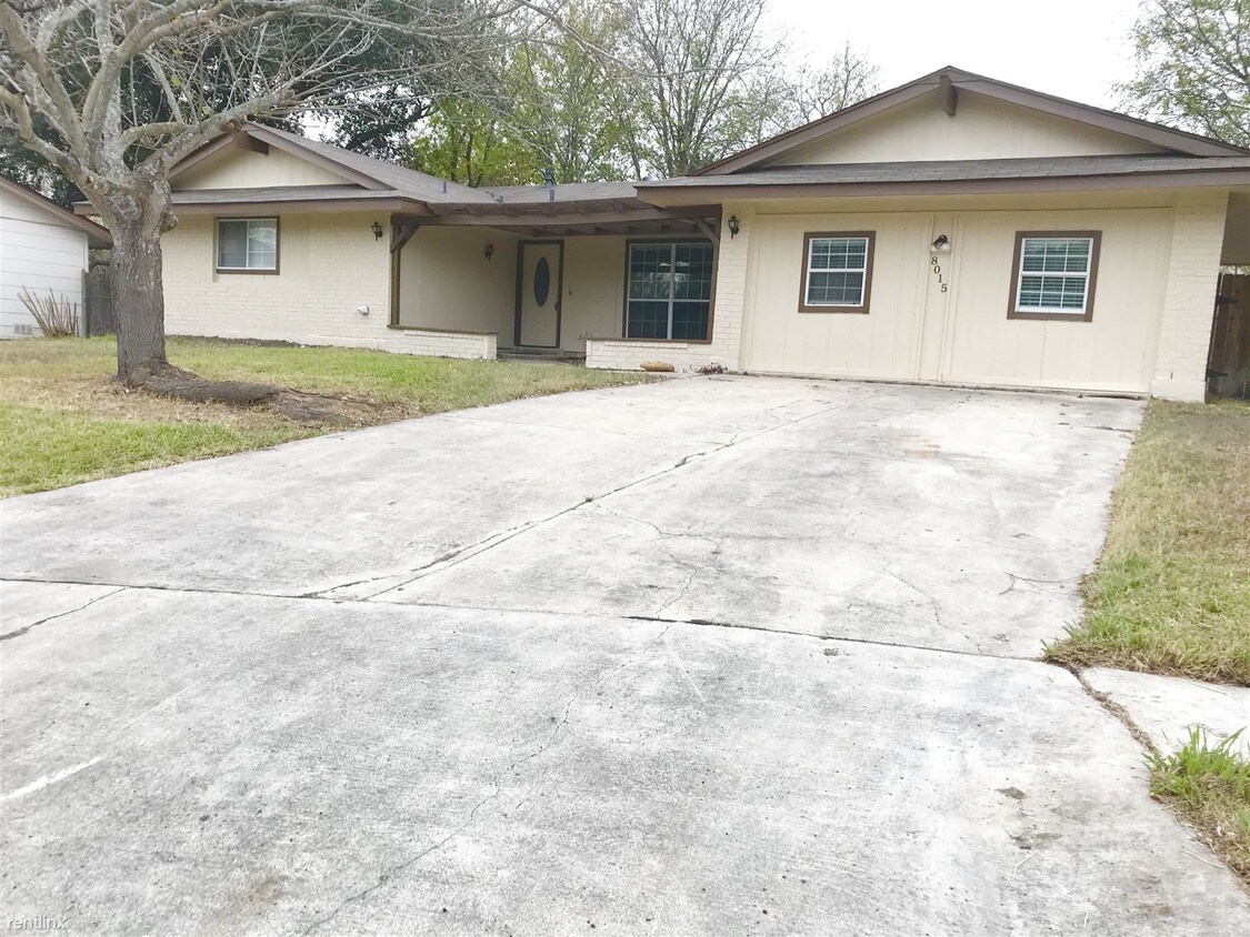 Primary Photo - 4 br, 2 bath House - 8015 Lake Frst