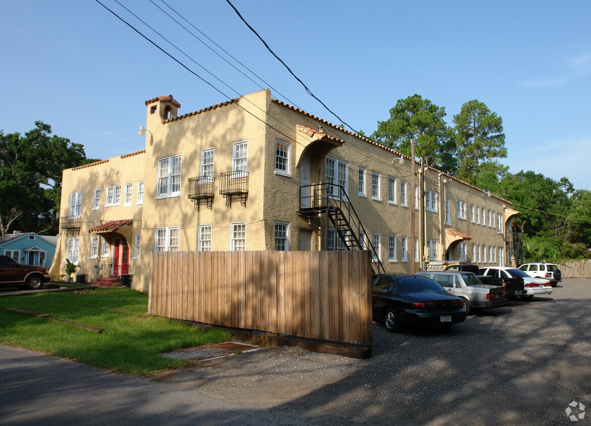 Primary Photo - 404 E 14th St