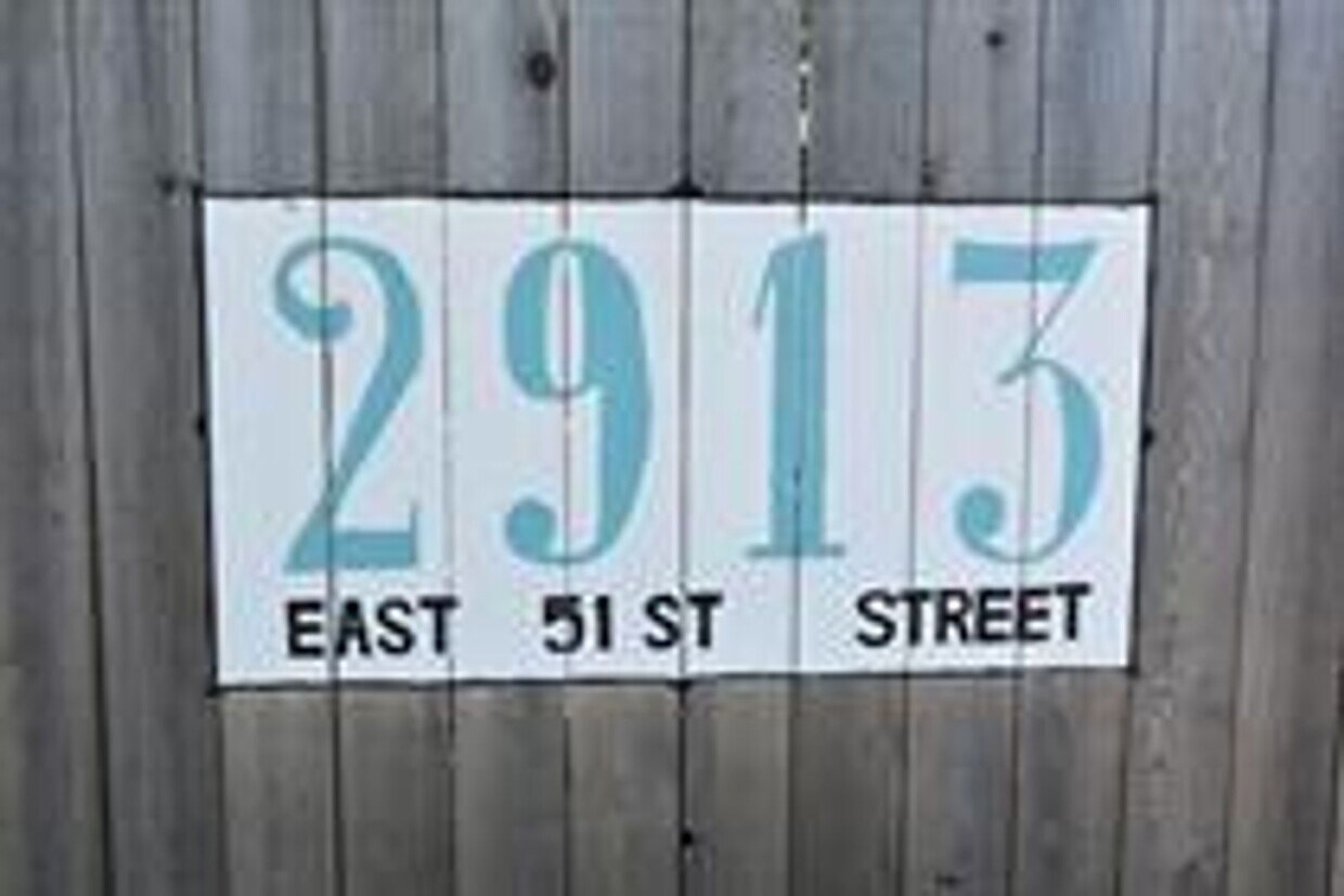 Foto principal - P1-2913 East 51st Street Austin, TX 78723