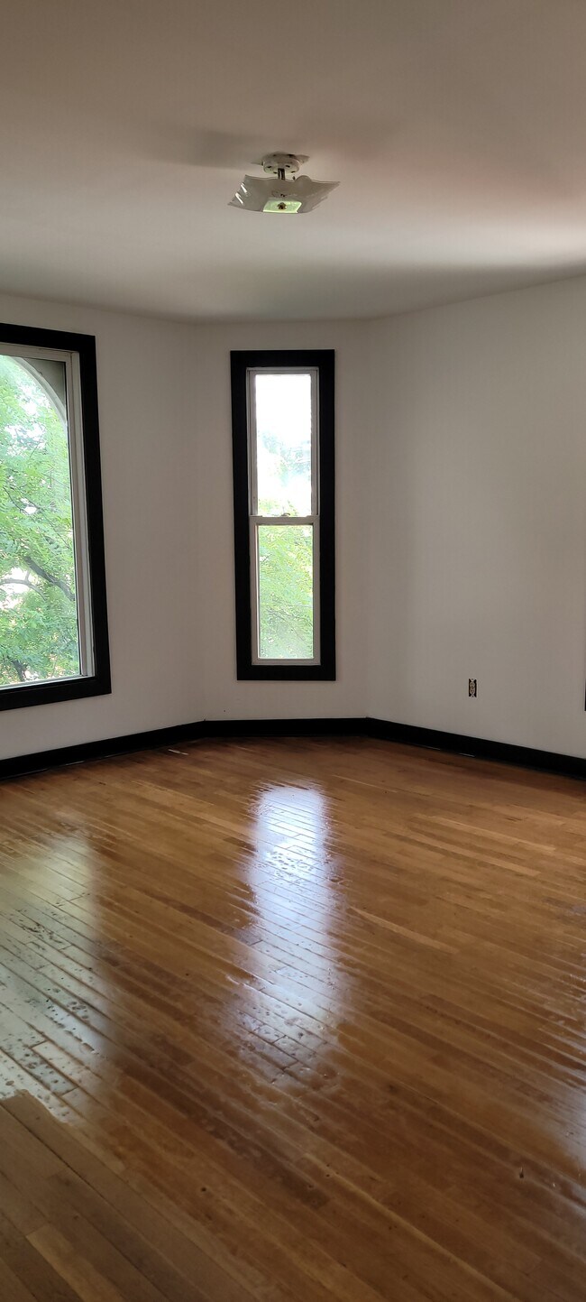 Large bedroom with new polyurethaned floors - 719 E High St