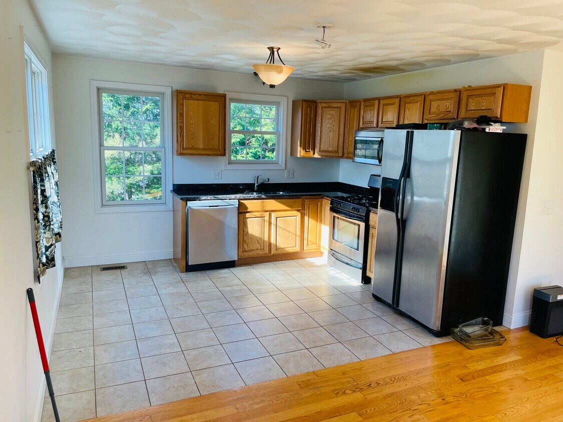 3477 Pawtucket Ave Unit 4, Riverside, RI 02915 Condo for Rent in