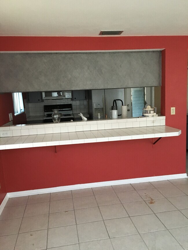 Breakfast bar - 5653 Elkhorn Blvd