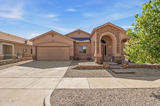 Building Photo - 3133 Clearbrook