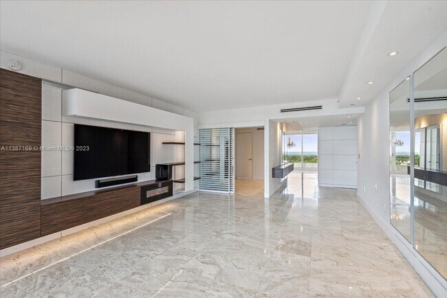 Foto del edificio - 789 Crandon Blvd