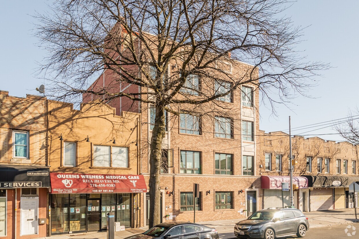 Foto del edificio - 125-09 101st Ave