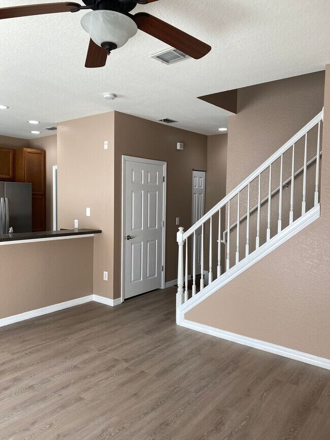 Foto del edificio - 2-Bedroom Condo Available Now!