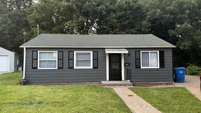 Building Photo - 902 39th Street Ct