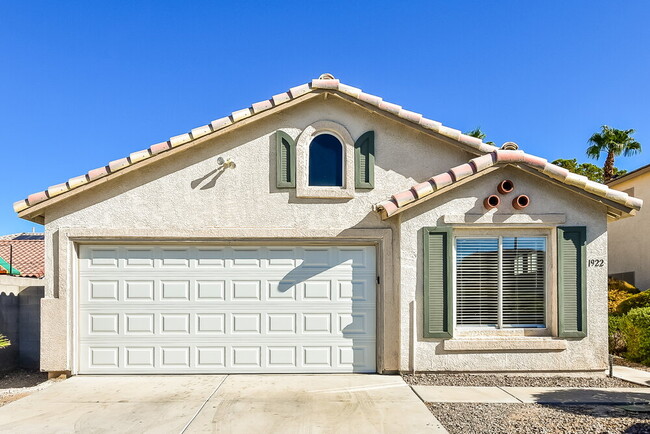 Building Photo - 1922 Desert Sage Ave