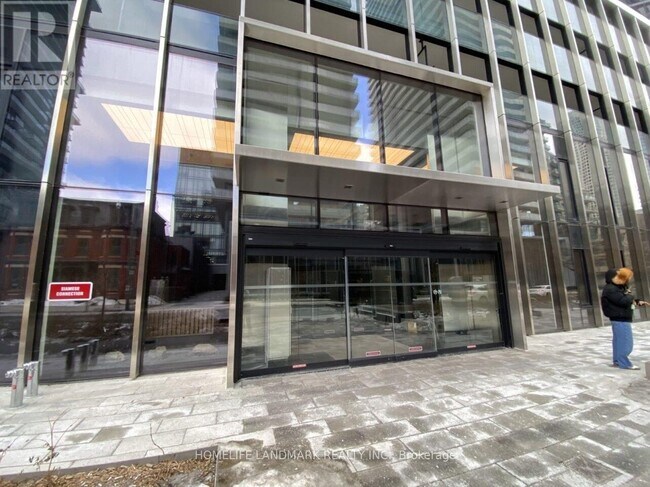 Photo du bâtiment - 55 Charles St E