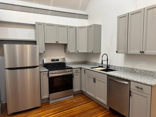 Foto del edificio - 106 N Franklin St