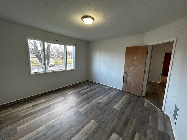 Foto del edificio - 144 Campbell Ave