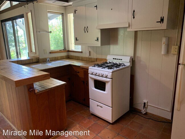 Building Photo - 1030 Meadowsweet Dr