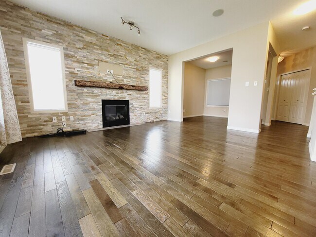 Photo du bâtiment - 1863 Rutherford Rd SW
