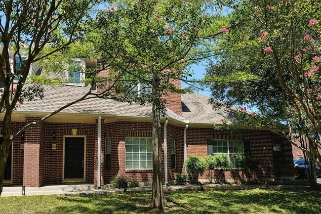 Building Photo - 5515 Davis Ln