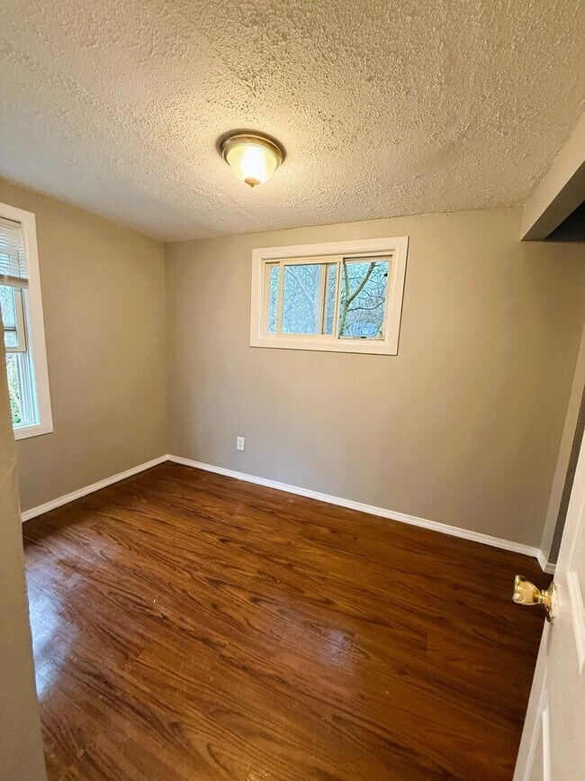 Building Photo - Spacious 3 Bedroom Rental in Florissant - Located on a cul-de-sac!