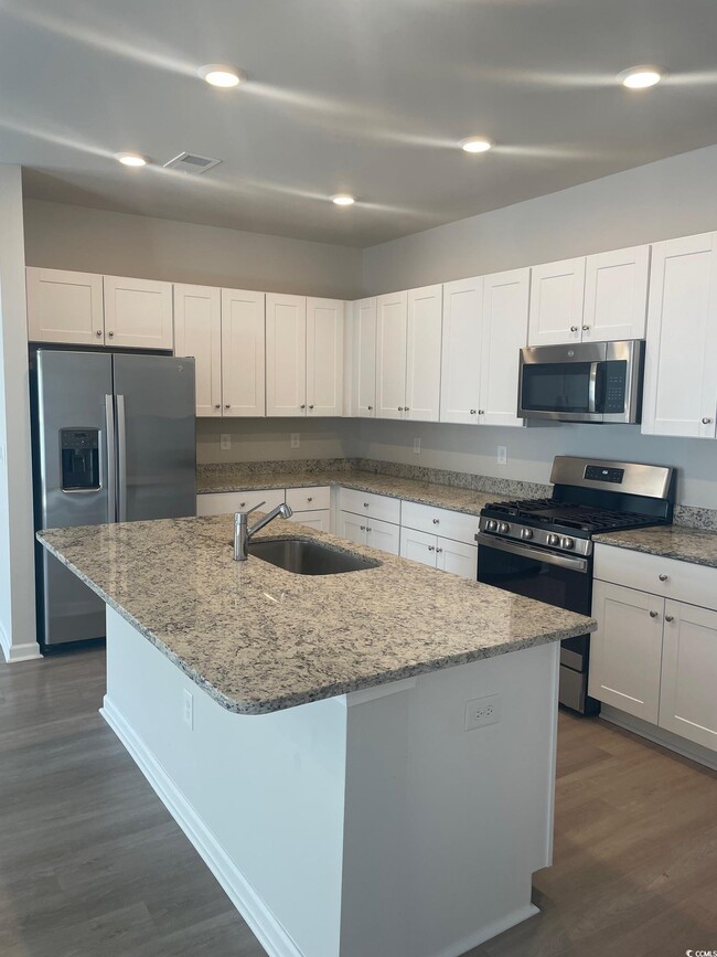 Building Photo - 61 S Reindeer Rd