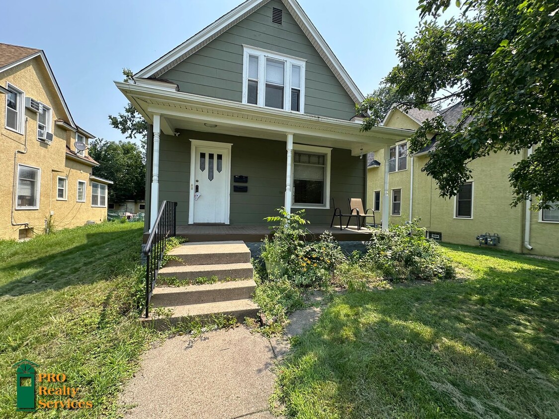 Primary Photo - 2 Bedroom Upper Level Duplex Unit