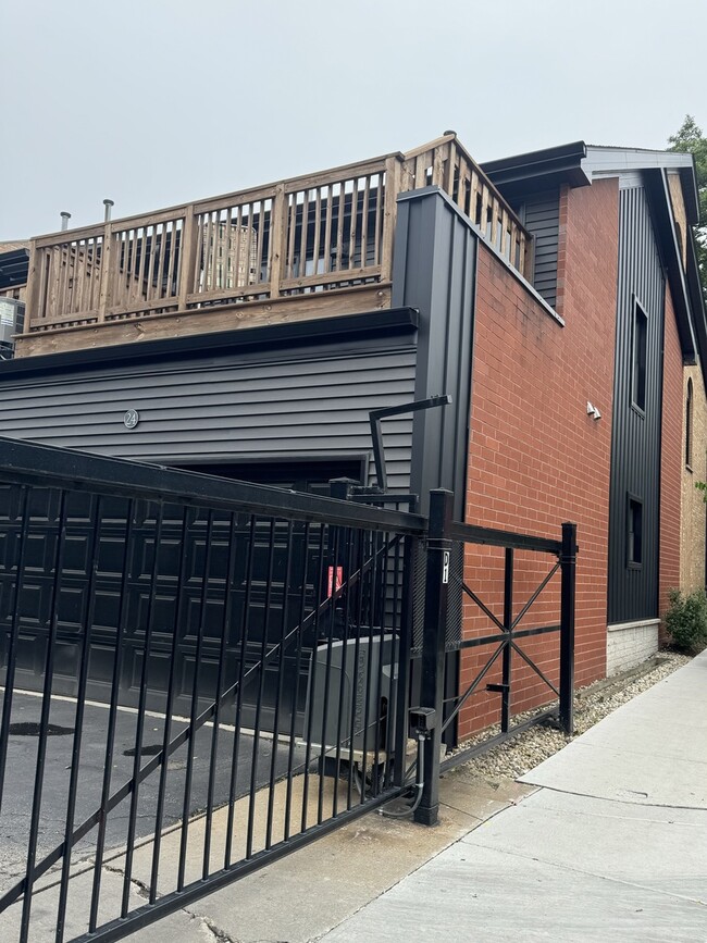 Building Photo - 1801 W Diversey Pkwy