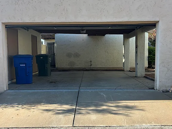Building Photo - 2825 W Medlar Pl