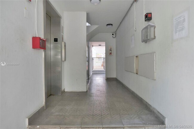 Foto del edificio - 810 Salzedo St