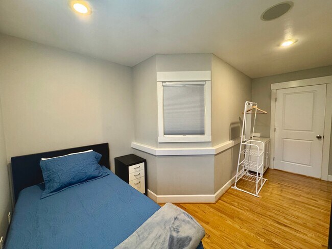 Foto del edificio - 3320 S Holly St