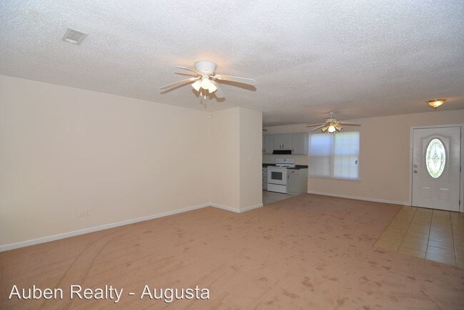 Building Photo - 2316 Hiwatha Dr