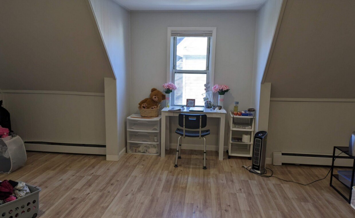 Building Photo - Charming 7 Bedroom