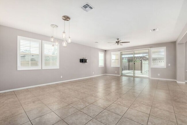 Building Photo - Beautiful Gilbert home located in the desirable Windhaven community!