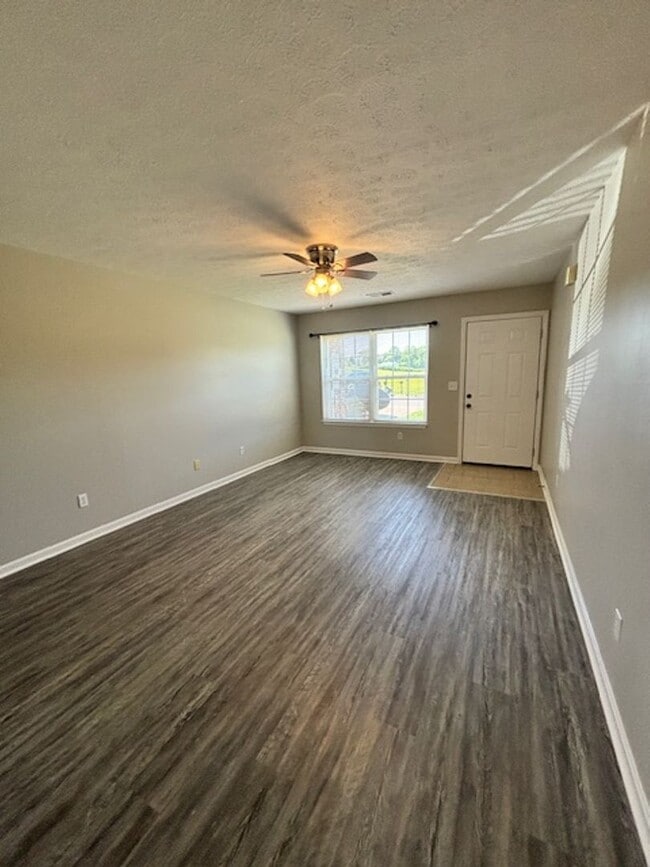 Building Photo - 145 Croghan Way