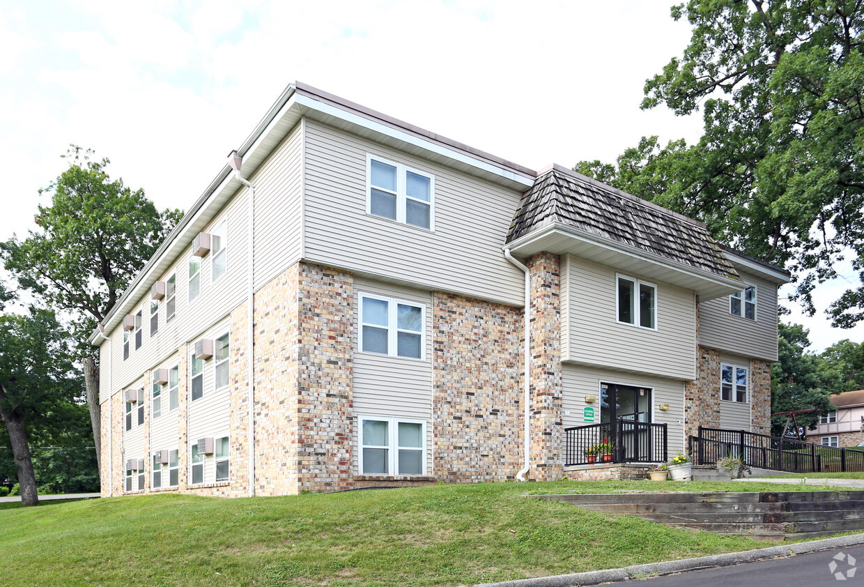 Primary Photo - Riverview Oaks Apartments